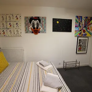 Pop Artiste Configure En Galerie Dart A 200 M Du Centre Avec Parking Prive Et Securise Gratuit Dans Copropriete Francia
