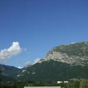 hotel-arena-grenoble-nord-saint-egreve.hotels-rhonealpes.com/